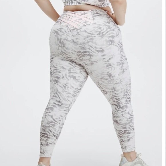 Fabletics Pants - Fabletics Boost Powerhold High Waisted 7/8 Leggings Runyon Pink Cloud 1X